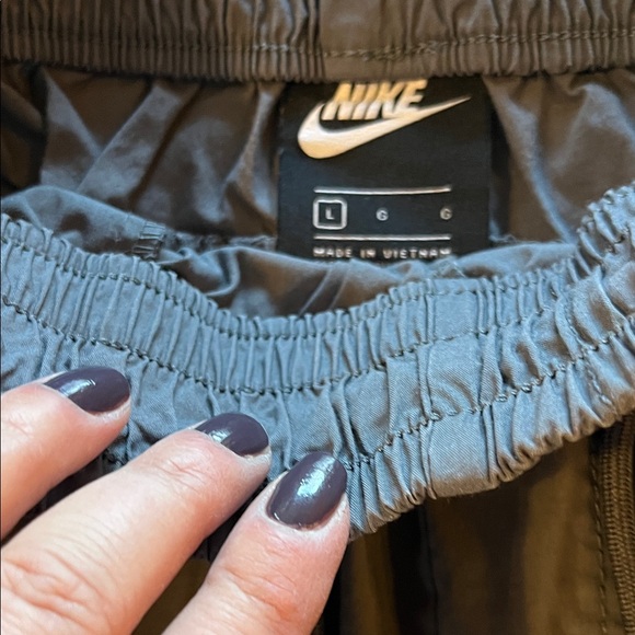Nike Men's Charcoal Cargo Pants - Picture 4 of 5